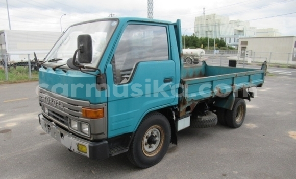 Nunua Ilio tumika Toyota Dyna Bluu Lori ndani ya Beitbridge nchini Matabeleland Kusini Nunua Ilio tumika Toyota Dyna Bluu Lori ndani ya Beitbridge nchini Matabeleland Kusini