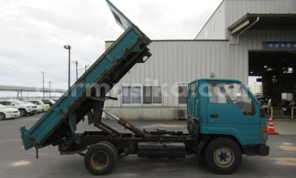 Nunua Ilio tumika Toyota Dyna Bluu Lori ndani ya Beitbridge nchini Matabeleland Kusini Nunua Ilio tumika Toyota Dyna Bluu Lori ndani ya Beitbridge nchini Matabeleland Kusini