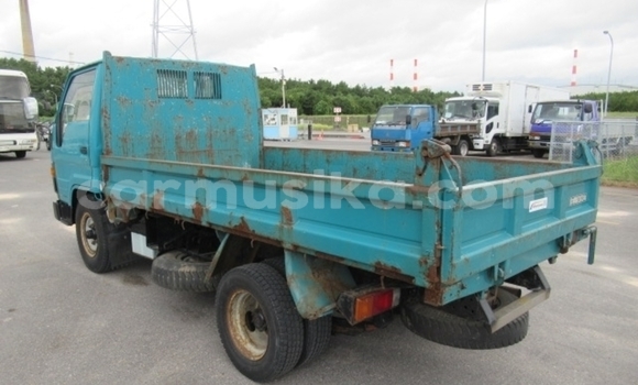 Nunua Ilio tumika Toyota Dyna Bluu Lori ndani ya Beitbridge nchini Matabeleland Kusini Nunua Ilio tumika Toyota Dyna Bluu Lori ndani ya Beitbridge nchini Matabeleland Kusini