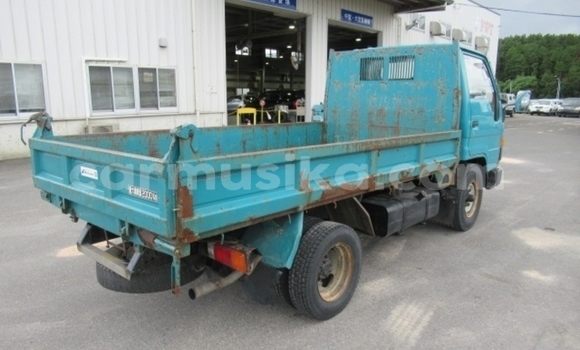 Nunua Ilio tumika Toyota Dyna Bluu Lori ndani ya Beitbridge nchini Matabeleland Kusini Nunua Ilio tumika Toyota Dyna Bluu Lori ndani ya Beitbridge nchini Matabeleland Kusini