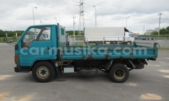 Nunua Ilio tumika Toyota Dyna Bluu Lori ndani ya Beitbridge nchini Matabeleland Kusini Nunua Ilio tumika Toyota Dyna Bluu Lori ndani ya Beitbridge nchini Matabeleland Kusini