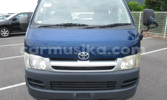 Tenga Tsaru Toyota Hiace Bhuruu Mota in Beitbridge in Matabeleland South
