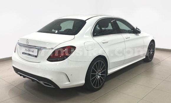 Acheter Occasion Voiture Mercedes-Benz C-Classe Blanc à Beitbridge, Matabeleland South Acheter Occasion Voiture Mercedes-Benz C-Classe Blanc à Beitbridge, Matabeleland South