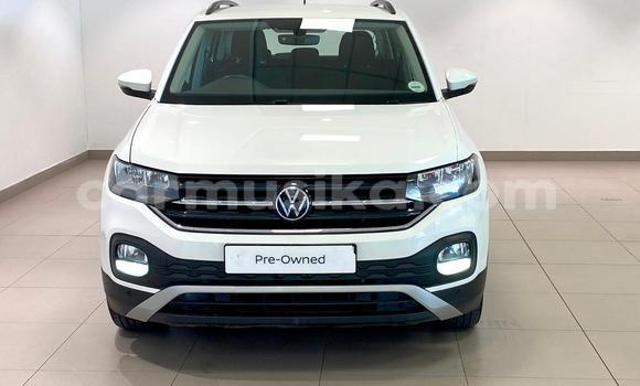 Acheter Occasion Voiture Volkswagen T-Roc Blanc à Beitbridge, Matabeleland South Acheter Occasion Voiture Volkswagen T-Roc Blanc à Beitbridge, Matabeleland South
