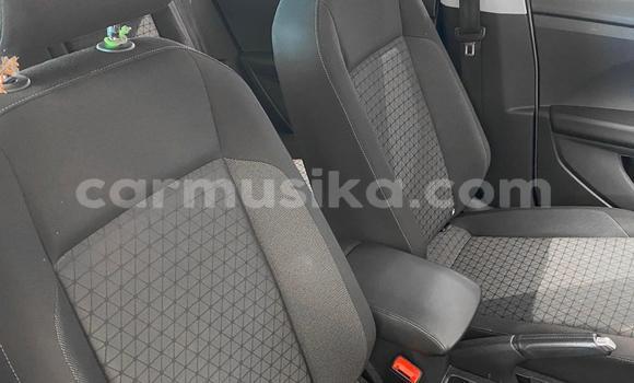 Acheter Occasion Voiture Volkswagen T-Roc Blanc à Beitbridge, Matabeleland South Acheter Occasion Voiture Volkswagen T-Roc Blanc à Beitbridge, Matabeleland South