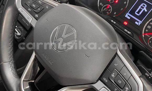 Acheter Occasion Voiture Volkswagen T-Roc Blanc à Beitbridge, Matabeleland South Acheter Occasion Voiture Volkswagen T-Roc Blanc à Beitbridge, Matabeleland South