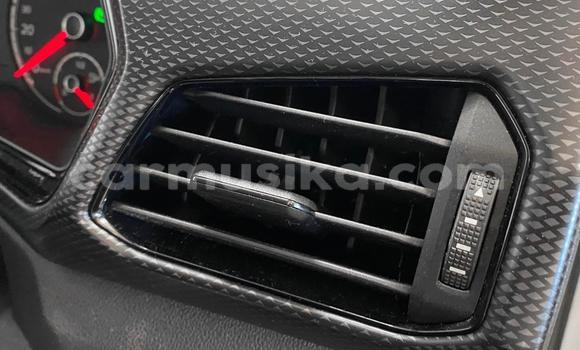 Acheter Occasion Voiture Volkswagen T-Roc Blanc à Beitbridge, Matabeleland South Acheter Occasion Voiture Volkswagen T-Roc Blanc à Beitbridge, Matabeleland South