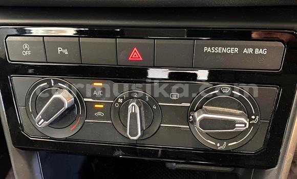 Acheter Occasion Voiture Volkswagen T-Roc Blanc à Beitbridge, Matabeleland South Acheter Occasion Voiture Volkswagen T-Roc Blanc à Beitbridge, Matabeleland South