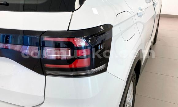 Acheter Occasion Voiture Volkswagen T-Roc Blanc à Beitbridge, Matabeleland South Acheter Occasion Voiture Volkswagen T-Roc Blanc à Beitbridge, Matabeleland South