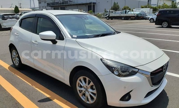 Acheter Occasion Voiture Mazda Demio Blanc à Beitbridge, Matabeleland South Acheter Occasion Voiture Mazda Demio Blanc à Beitbridge, Matabeleland South