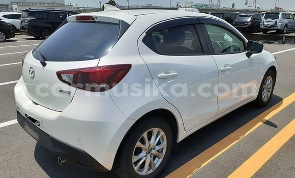 Acheter Occasion Voiture Mazda Demio Blanc à Beitbridge, Matabeleland South Acheter Occasion Voiture Mazda Demio Blanc à Beitbridge, Matabeleland South