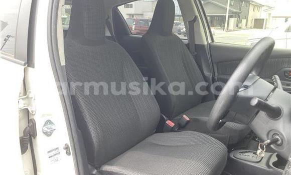 Acheter Occasion Voiture Toyota Vitz Blanc à Beitbridge, Matabeleland South Acheter Occasion Voiture Toyota Vitz Blanc à Beitbridge, Matabeleland South