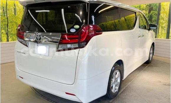 Acheter Occasion Voiture Toyota Alphard Blanc à Beitbridge, Matabeleland South Acheter Occasion Voiture Toyota Alphard Blanc à Beitbridge, Matabeleland South