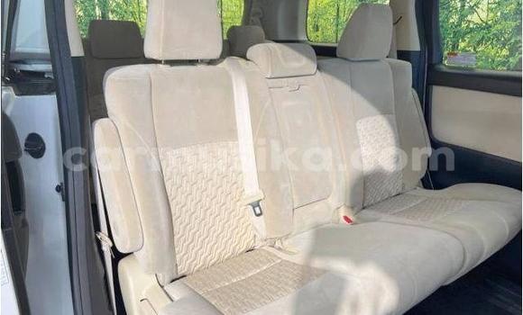 Acheter Occasion Voiture Toyota Alphard Blanc à Beitbridge, Matabeleland South Acheter Occasion Voiture Toyota Alphard Blanc à Beitbridge, Matabeleland South
