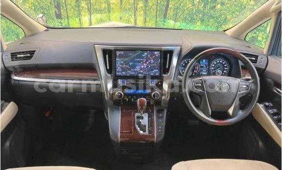 Acheter Occasion Voiture Toyota Alphard Blanc à Beitbridge, Matabeleland South Acheter Occasion Voiture Toyota Alphard Blanc à Beitbridge, Matabeleland South