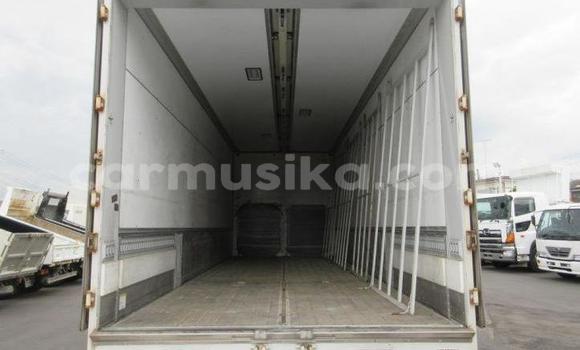 Acheter Occasion Utilitaire Isuzu FTR 850 Blanc à Beitbridge, Matabeleland South Acheter Occasion Utilitaire Isuzu FTR 850 Blanc à Beitbridge, Matabeleland South