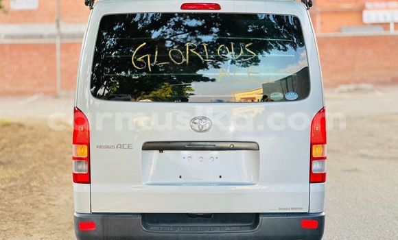 Buy Used Toyota Regius Other Car in Chegutu in Mashonaland West Buy Used Toyota Regius Other Car in Chegutu in Mashonaland West