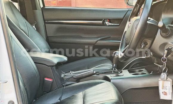 Buy Used Toyota Hilux White Car in Harare in Harare Buy Used Toyota Hilux White Car in Harare in Harare