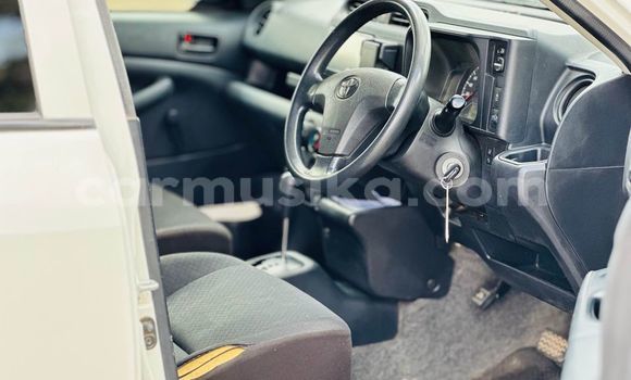 Acheter Occasion Voiture Toyota Probox Blanc à Harare, Harare