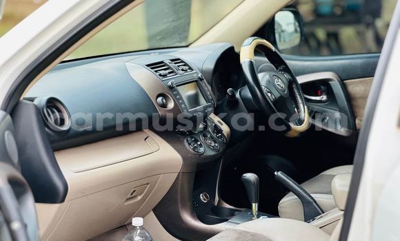 Buy Used Toyota Vanguard White Car in Harare in Harare Buy Used Toyota Vanguard White Car in Harare in Harare