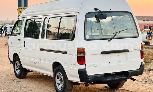 Buy Used Toyota Hiace White Car in Harare in Harare Buy Used Toyota Hiace White Car in Harare in Harare