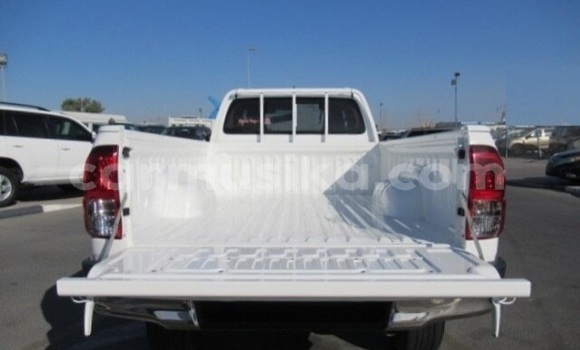 Acheter Occasion Voiture Toyota Hilux Blanc à Beitbridge, Matabeleland South Acheter Occasion Voiture Toyota Hilux Blanc à Beitbridge, Matabeleland South