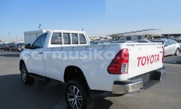 Acheter Occasion Voiture Toyota Hilux Blanc à Beitbridge, Matabeleland South Acheter Occasion Voiture Toyota Hilux Blanc à Beitbridge, Matabeleland South