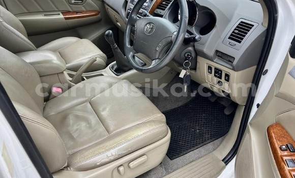 Acheter Occasion Voiture Toyota Fortuner Blanc à Beitbridge, Matabeleland South Acheter Occasion Voiture Toyota Fortuner Blanc à Beitbridge, Matabeleland South