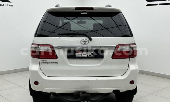 Acheter Occasion Voiture Toyota Fortuner Blanc à Beitbridge, Matabeleland South Acheter Occasion Voiture Toyota Fortuner Blanc à Beitbridge, Matabeleland South