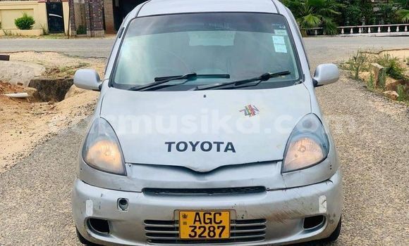 Nunua Ilio tumika Toyota FunCargo Nyingine Gari ndani ya Harare nchini Harare