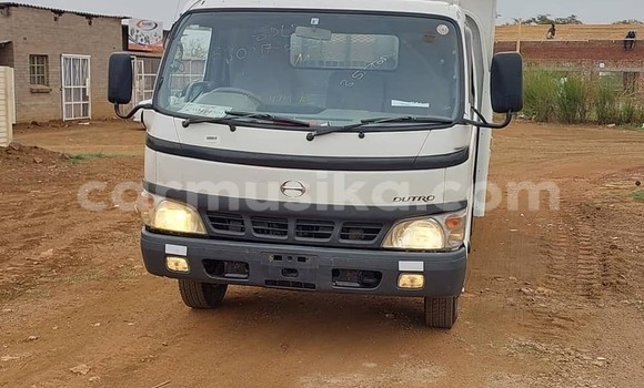 Acheter Occasion Utilitaire Hino 300 Blanc à Belvédère, Harare Acheter Occasion Utilitaire Hino 300 Blanc à Belvédère, Harare