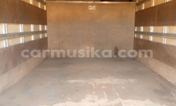 Nunua Ilio tumika Ford AEV AMBULANCE Nyeupe Lori ndani ya Harare nchini Harare