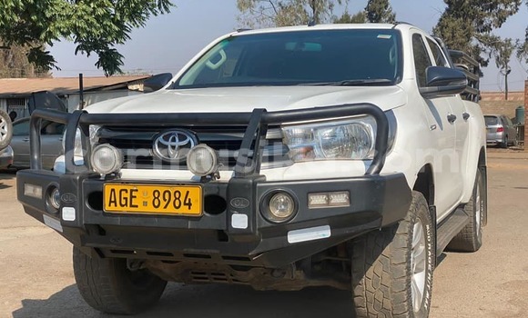 Tenga Tsaru Toyota Hilux Chena Mota in Harare in Harare Tenga Tsaru Toyota Hilux Chena Mota in Harare in Harare