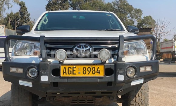 Tenga Tsaru Toyota Hilux Chena Mota in Harare in Harare Tenga Tsaru Toyota Hilux Chena Mota in Harare in Harare