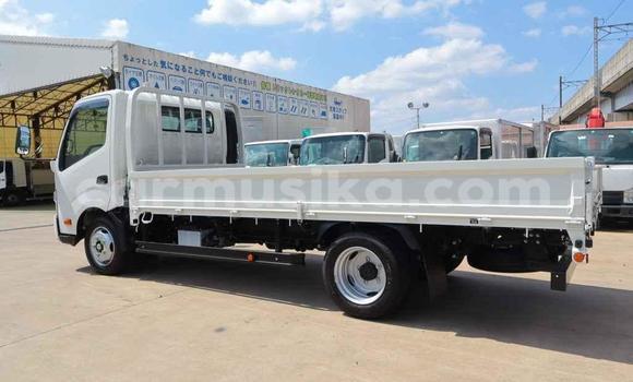 Acheter Occasion Utilitaire Toyota Dyna Blanc à Beitbridge, Matabeleland South Acheter Occasion Utilitaire Toyota Dyna Blanc à Beitbridge, Matabeleland South