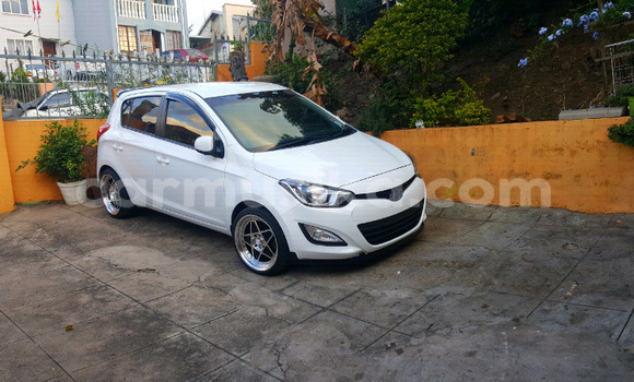 Buy Used Hyundai i20 White Car in Beitbridge in Matabeleland South Buy Used Hyundai i20 White Car in Beitbridge in Matabeleland South