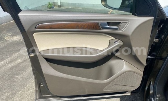 Nunua Ilio tumika Audi Q5 Beige Gari ndani ya Beitbridge nchini Matabeleland Kusini Nunua Ilio tumika Audi Q5 Beige Gari ndani ya Beitbridge nchini Matabeleland Kusini