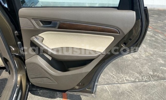 Nunua Ilio tumika Audi Q5 Beige Gari ndani ya Beitbridge nchini Matabeleland Kusini Nunua Ilio tumika Audi Q5 Beige Gari ndani ya Beitbridge nchini Matabeleland Kusini