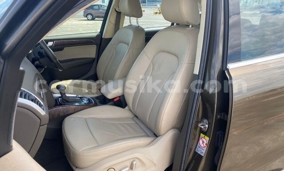 Nunua Ilio tumika Audi Q5 Beige Gari ndani ya Beitbridge nchini Matabeleland Kusini Nunua Ilio tumika Audi Q5 Beige Gari ndani ya Beitbridge nchini Matabeleland Kusini