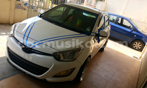 Buy Used Hyundai i20 White Car in Beitbridge in Matabeleland South Buy Used Hyundai i20 White Car in Beitbridge in Matabeleland South