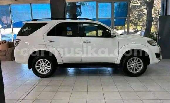 Nunua Ilio tumika Toyota Fortuner Nyeupe Gari ndani ya Beitbridge nchini Matabeleland Kusini Nunua Ilio tumika Toyota Fortuner Nyeupe Gari ndani ya Beitbridge nchini Matabeleland Kusini