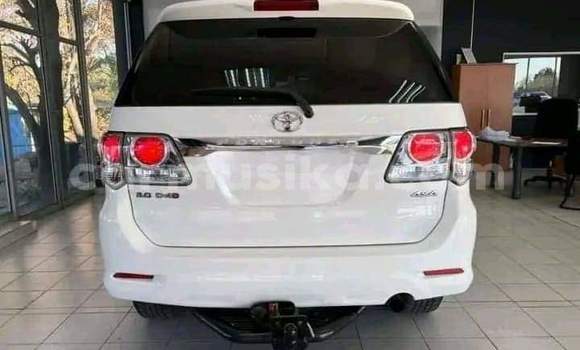 Nunua Ilio tumika Toyota Fortuner Nyeupe Gari ndani ya Beitbridge nchini Matabeleland Kusini Nunua Ilio tumika Toyota Fortuner Nyeupe Gari ndani ya Beitbridge nchini Matabeleland Kusini