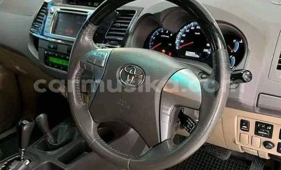 Nunua Ilio tumika Toyota Fortuner Nyeupe Gari ndani ya Beitbridge nchini Matabeleland Kusini Nunua Ilio tumika Toyota Fortuner Nyeupe Gari ndani ya Beitbridge nchini Matabeleland Kusini