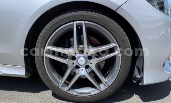 Acheter Occasion Voiture Mercedes-Benz E-Classe Gris à Beitbridge, Matabeleland South Acheter Occasion Voiture Mercedes-Benz E-Classe Gris à Beitbridge, Matabeleland South
