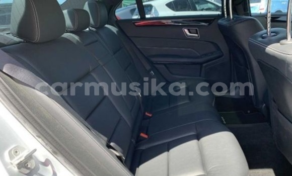 Acheter Occasion Voiture Mercedes-Benz E-Classe Gris à Beitbridge, Matabeleland South Acheter Occasion Voiture Mercedes-Benz E-Classe Gris à Beitbridge, Matabeleland South