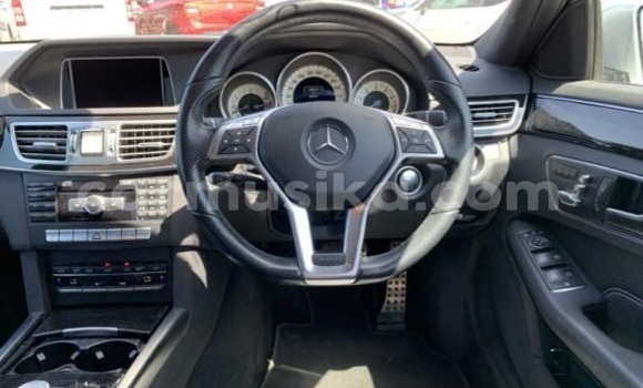 Acheter Occasion Voiture Mercedes-Benz E-Classe Gris à Beitbridge, Matabeleland South Acheter Occasion Voiture Mercedes-Benz E-Classe Gris à Beitbridge, Matabeleland South