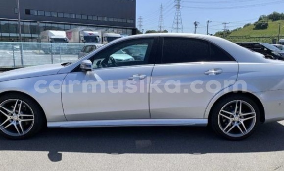 Acheter Occasion Voiture Mercedes-Benz E-Classe Gris à Beitbridge, Matabeleland South Acheter Occasion Voiture Mercedes-Benz E-Classe Gris à Beitbridge, Matabeleland South