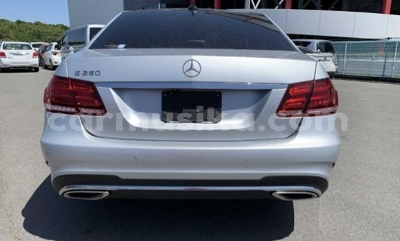 Acheter Occasion Voiture Mercedes-Benz E-Classe Gris à Beitbridge, Matabeleland South Acheter Occasion Voiture Mercedes-Benz E-Classe Gris à Beitbridge, Matabeleland South