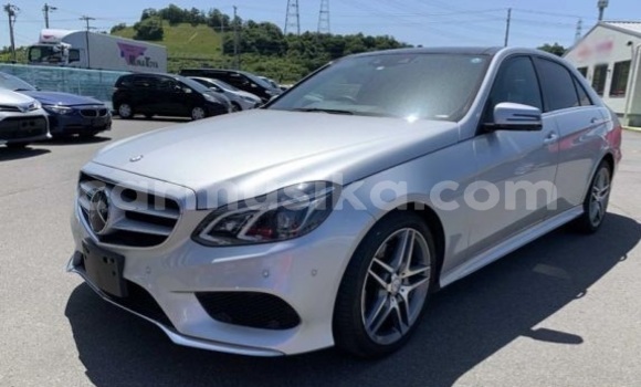 Acheter Occasion Voiture Mercedes-Benz E-Classe Gris à Beitbridge, Matabeleland South Acheter Occasion Voiture Mercedes-Benz E-Classe Gris à Beitbridge, Matabeleland South
