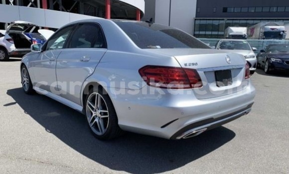 Acheter Occasion Voiture Mercedes-Benz E-Classe Gris à Beitbridge, Matabeleland South Acheter Occasion Voiture Mercedes-Benz E-Classe Gris à Beitbridge, Matabeleland South